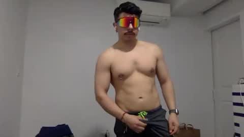 Snapshot of enzo_giovan chatting on April 2026 02:53:02 AM enzo_giovan online show from April 2026 02:53:02 AM