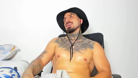 Enzo Aren online show from October 2025 02:03:02 AM