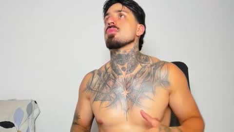 Enzo Aren online show from October 2025 12:11:01 AM