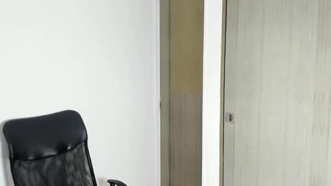 Enzo Aren online show from November 2025 06:18:02 PM