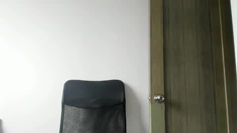 Enzo Aren online show from November 2025 07:38:01 PM