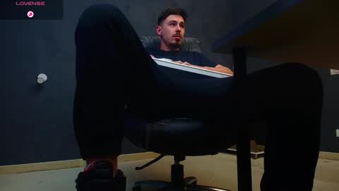 EnzoRace online show from October 2025 05:16:02 AM