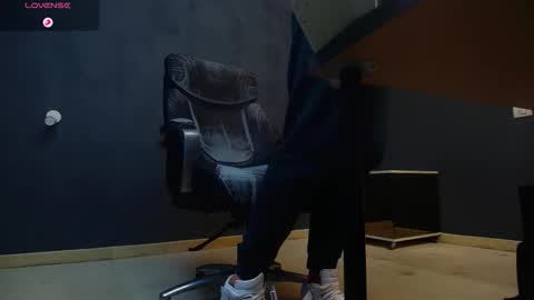 EnzoRace online show from October 2025 05:06:01 AM