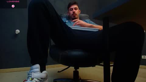 EnzoRace online show from November 2025 06:02:02 AM