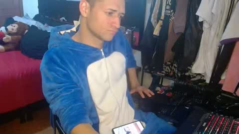 Snapshot of enzoyarack chatting on November 2025 02:33:02 AM enzoyarack online show from November 2025 02:33:02 AM