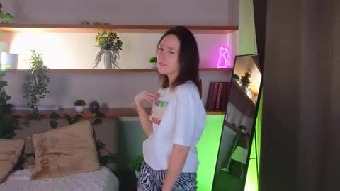 Kira online show from December 2025 01:43:02 AM