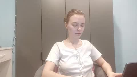 Snapshot of eracloke chatting on February 2026 01:31:01 AM Lily online show from February 2026 01:31:01 AM