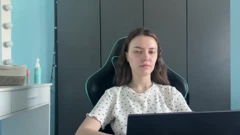 Snapshot of eracloke chatting on February 2026 01:02:02 AM Lily online show from February 2026 01:02:02 AM