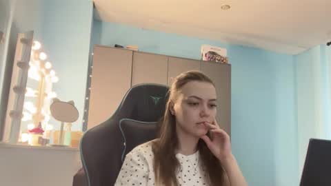 Lily online show from March 2026 05:34:01 AM