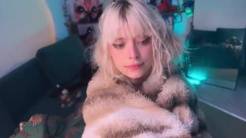 Alissa online show from October 2025 12:02:02 PM