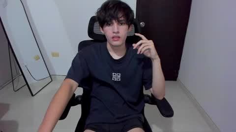 Snapshot of eren_tatakae chatting on May 2026 03:35:02 AM eren_tatakae online show from May 2026 03:35:02 AM