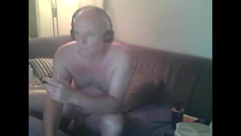Snapshot of eric204 chatting on June 2026 01:39:01 AM Eric online show from June 2026 01:39:01 AM