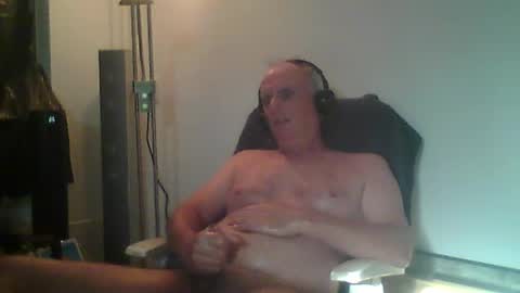 Snapshot of eric204 chatting on July 2026 06:07:02 AM Eric online show from July 2026 06:07:02 AM