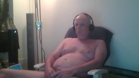 Snapshot of eric204 chatting on July 2026 03:31:02 AM Eric online show from July 2026 03:31:02 AM