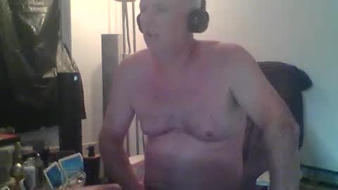 Snapshot of eric204 chatting on July 2026 06:33:02 AM Eric online show from July 2026 06:33:02 AM