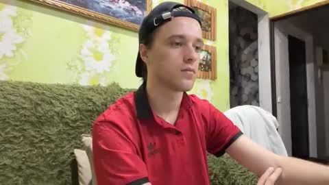 Snapshot of eric_blond chatting on October 2025 08:48:01 PM Eric online show from October 2025 08:48:01 PM