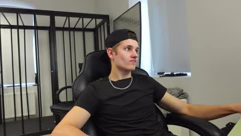    online show from October 2025 12:25:01 PM