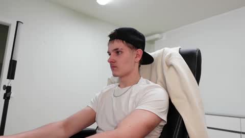    online show from October 2025 05:25:01 PM