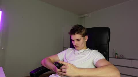    online show from November 2025 08:21:02 PM