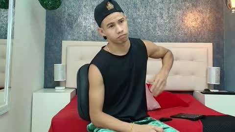 Snapshot of erick_zhimerman chatting on February 2026 04:11:01 AM online show from February 2026 04:11:01 AM