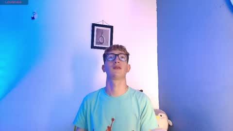 Snapshot of erik_golden_ chatting on May 2026 09:44:02 PM I am Erik online show from May 2026 09:44:02 PM