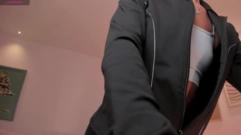 Erika Benz online show from October 2025 12:00:02 PM