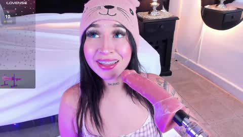 Eri  online show from December 2024 10:44:02 PM