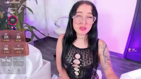 Eri  online show from September 2025 10:53:02 PM