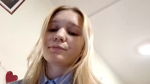 Amelie online show from December 2025 01:27:01 PM