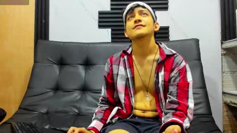 eros_fang online show from November 2025 12:05:02 PM