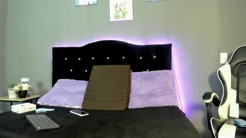 Eros Lux1 online show from April 2026 01:09:02 PM