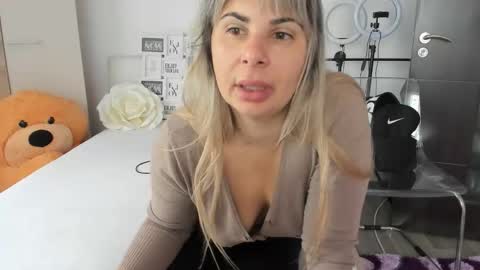 eroticsensualkitty4u online show from October 2025 07:28:01 AM