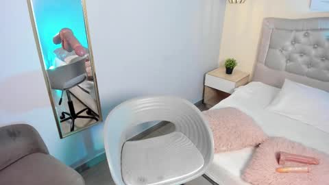 Escarlet online show from October 2025 01:08:01 PM