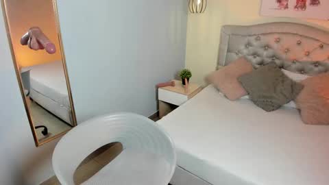 Escarlet online show from October 2025 01:32:02 PM