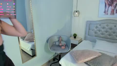 Escarlet online show from June 2026 01:56:02 PM