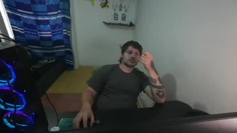 Snapshot of eskol212 chatting on July 2026 08:33:01 PM eskol212 online show from July 2026 08:33:01 PM