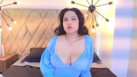 Snapshot of esme_miller chatting on July 2026 01:24:01 PM esme_miller online show from July 2026 01:24:01 PM