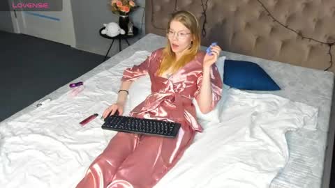 Esme Runn online show from January 2025 10:24:02 AM