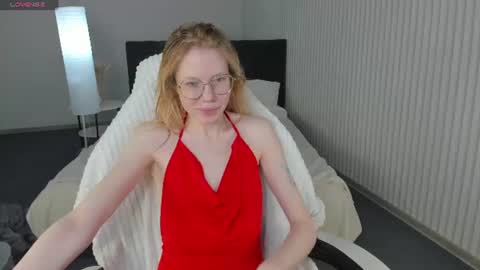 Snapshot of esme_runn chatting on July 2026 03:02:01 AM Esme Runn online show from July 2026 03:02:01 AM