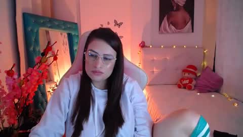 Esmeralda online show from February 2025 02:00:02 PM