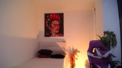 Esmeralda online show from October 2025 08:33:02 PM