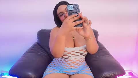 esmeralda online show from November 2025 09:09:01 AM