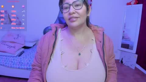 esme online show from April 2026 08:03:01 PM