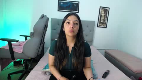 Perla online show from October 2025 04:01:02 AM