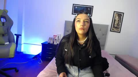 Perla online show from October 2025 04:27:01 AM