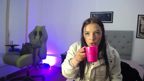 Perla online show from November 2025 11:40:01 PM