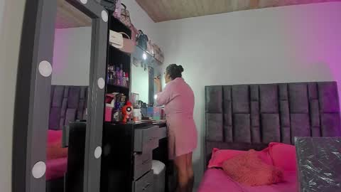 Snapshot of esmeraldaa_sc chatting on February 2026 04:40:02 AM Perla online show from February 2026 04:40:02 AM