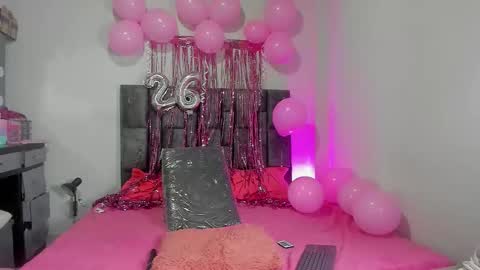 Snapshot of esmeraldaa_sc chatting on February 2026 07:24:01 AM Perla online show from February 2026 07:24:01 AM