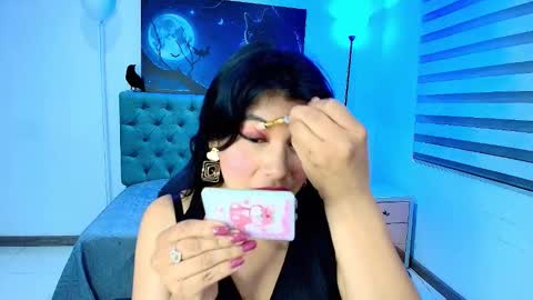 Esmeralda  online show from November 2025 11:32:01 AM