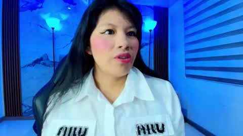 Esmeralda  online show from November 2025 11:32:02 AM